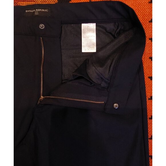 Banana Republic Men's Navy Slim Activewear Dress Pants. 31W x 30L - Picture 5 of 7